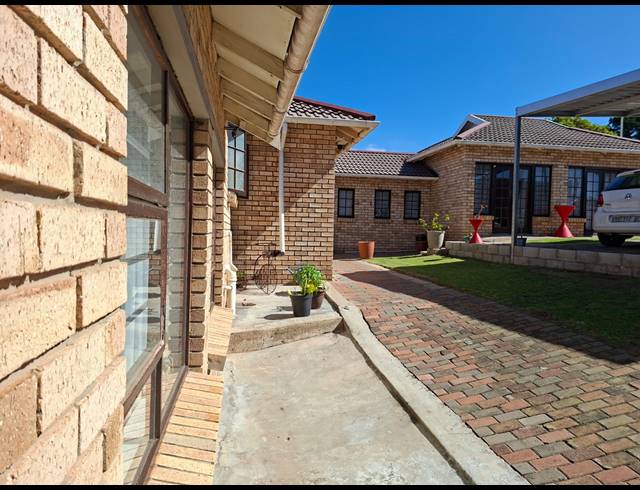 5 BEDROOM HOUSE FOR SALE IN WAVECREST